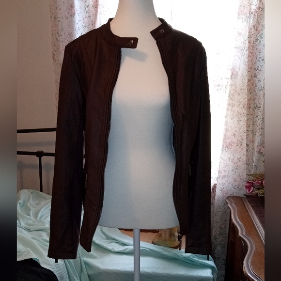 Brown Leather Jacket Size M - Picture 4 of 11